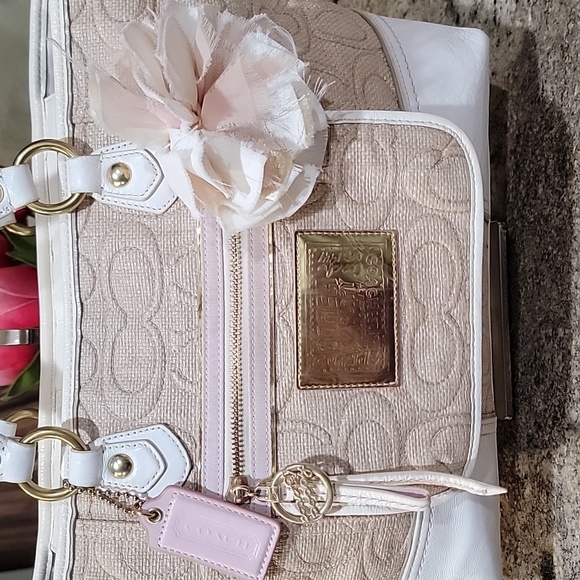 Coach EUC  Poppy Signature Pop straw cream/white leather Tote - Picture 2 of 14